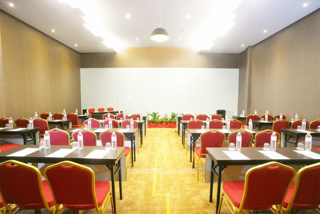 Hotel Grand Zuri Muaraenim Extérieur photo