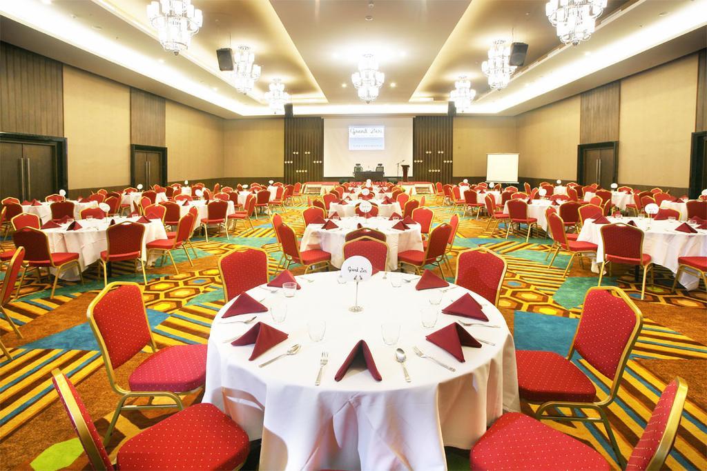 Hotel Grand Zuri Muaraenim Extérieur photo