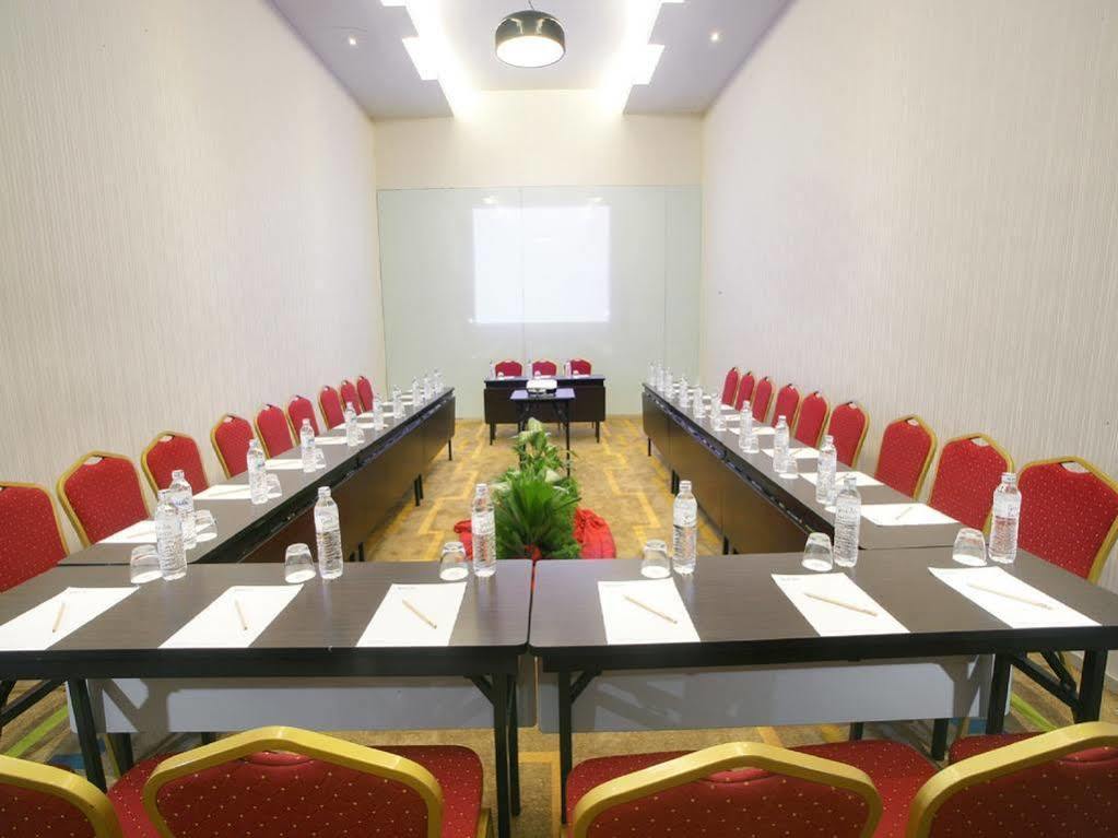 Hotel Grand Zuri Muaraenim Extérieur photo